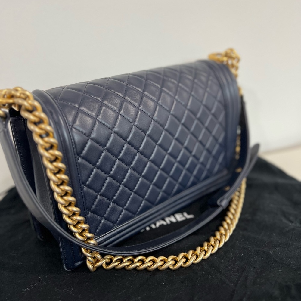 CHANEL Le Boy Medium - Picture 3 of 12